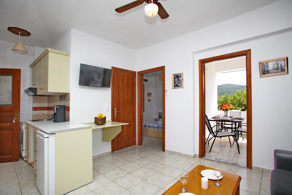 סקופלוס טאון Giasemi Apartments מראה חיצוני תמונה